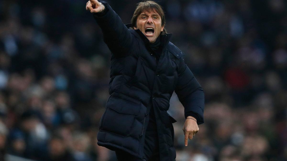 Antonio Conte ha conseguido 81 victorias de los 128 partidos que ha encabezado los banquillos de Chelsea y Tottenham. (63% de victorias)