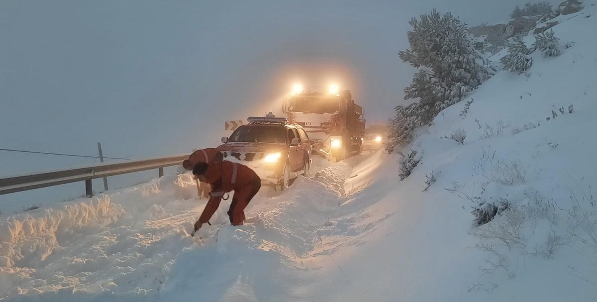 EN IMÁGENES | Los bomberos de la Diputación de Zaragoza cumplen 50 años salvando vidas