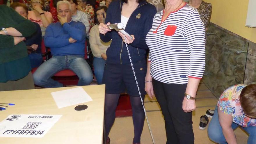 Marta de la Fuente toma el peso a Mercedes Fernández.