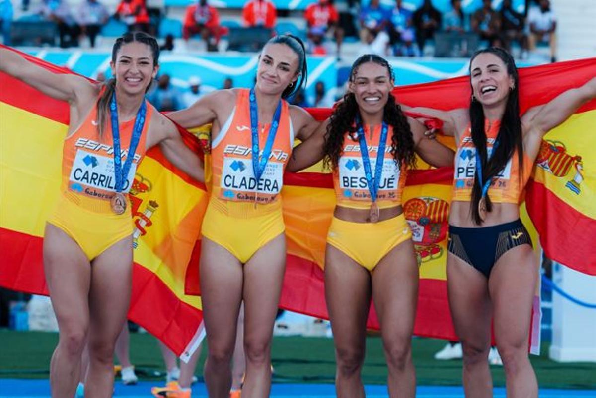 Esperança Cladera, junto a sus compañeras del equipo nacional.