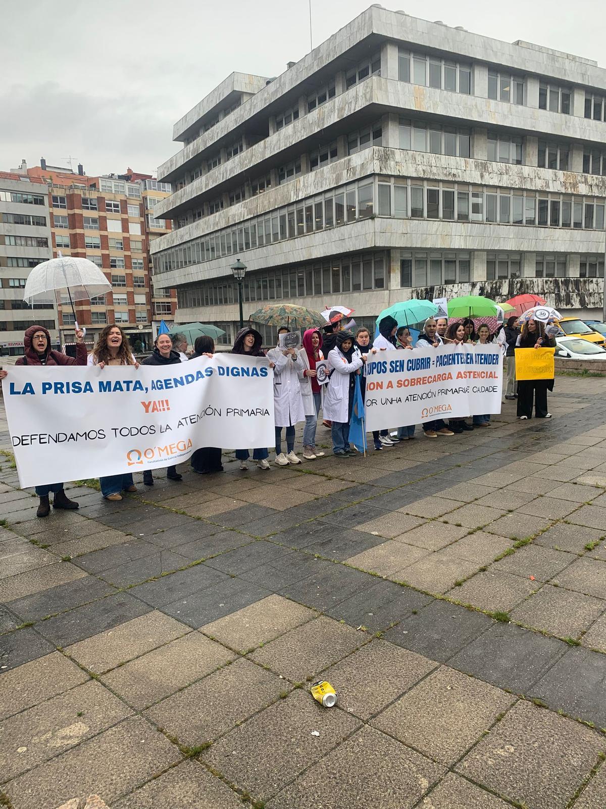 Protesta del sindicato O'Mega esta mañana en Vigo.