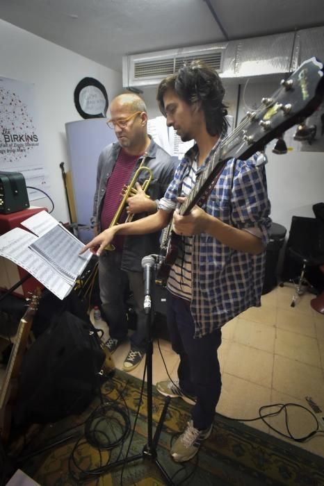 Ensayo de los grupos The Birkins y La Volpe Band