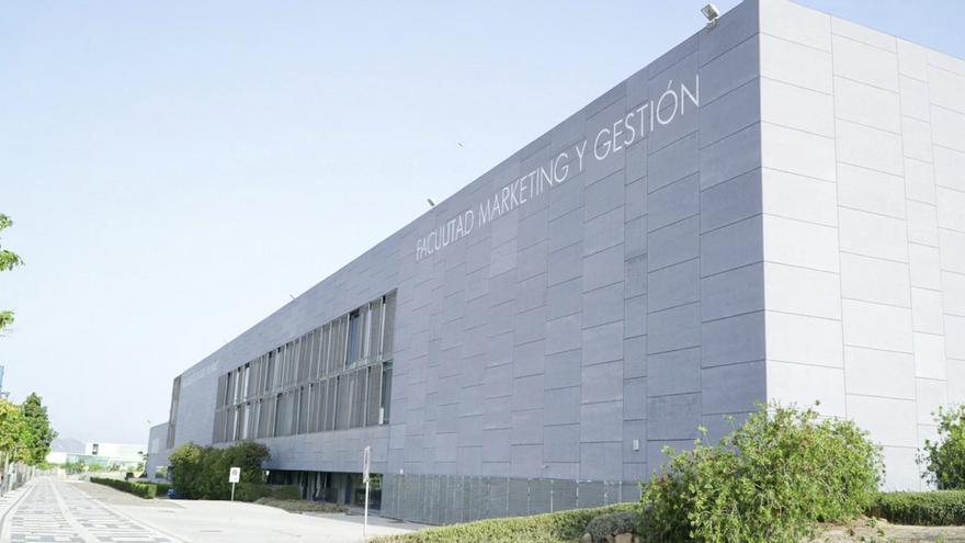 X curso de Experto Universitario de Adaptación al Grado de Marketing e Investigación de Mercados