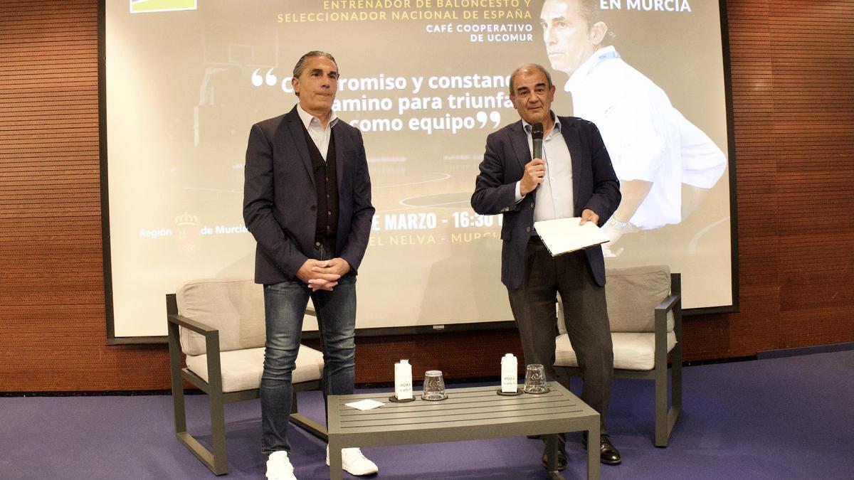 Sergio Scariolo, junto a Juan Antonio Pedreño, presidente de Ucomur