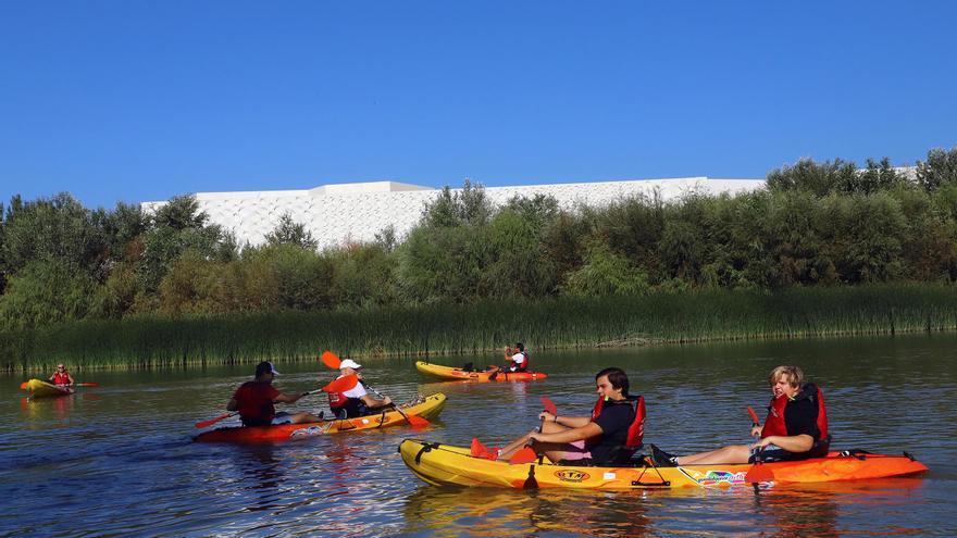 Al agua kayak: empiezan los paseos por el río en Córdoba