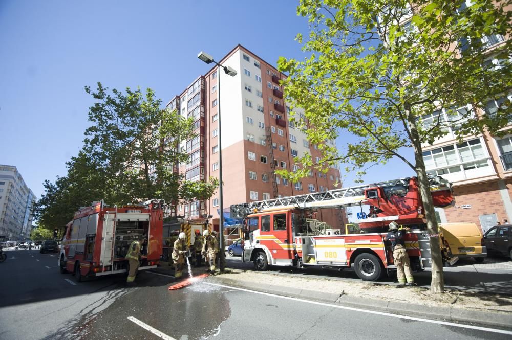 Todos los bomberos y la Policía Local han acudido al lugar de los hechos.