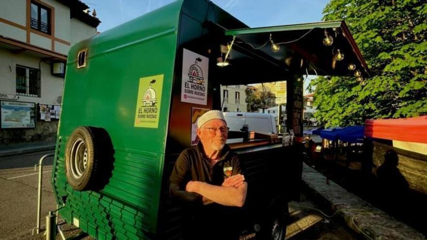 El pizzero británico afincado en Ribadedeva que se lanzó a emprender a los 60 años y que recorre las fiestas de prao de Asturias con un "food truck": "Nunca es tarde para reinventarse"