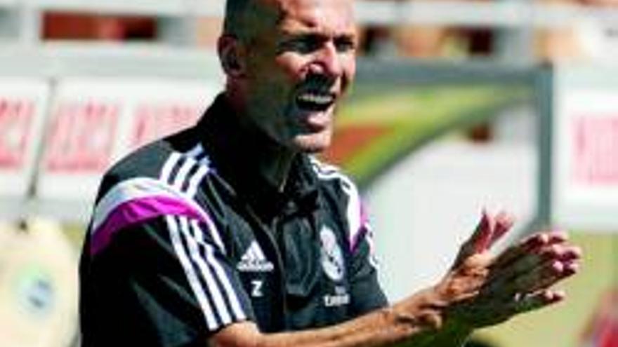 Tres meses de inhabilitación a Zidane por no tener licencia