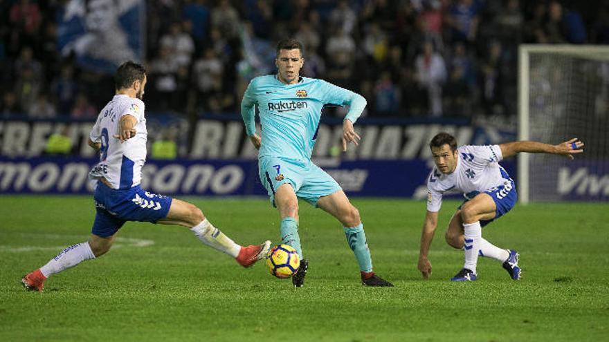 Una acción del Tenerife-Barcelona B disputado en el Heliodoro.