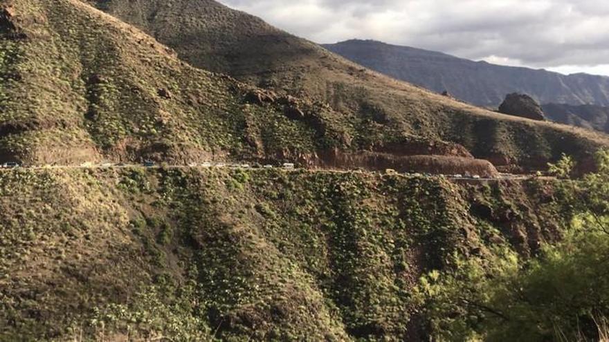 Tres motoristas muertos en accidente de tráfico en Veneguera