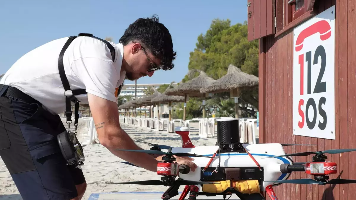 Alcúdia setzt auf fliegende Lebensretter: Am Strand kommen Rettungsdrohnen zum Einsatz