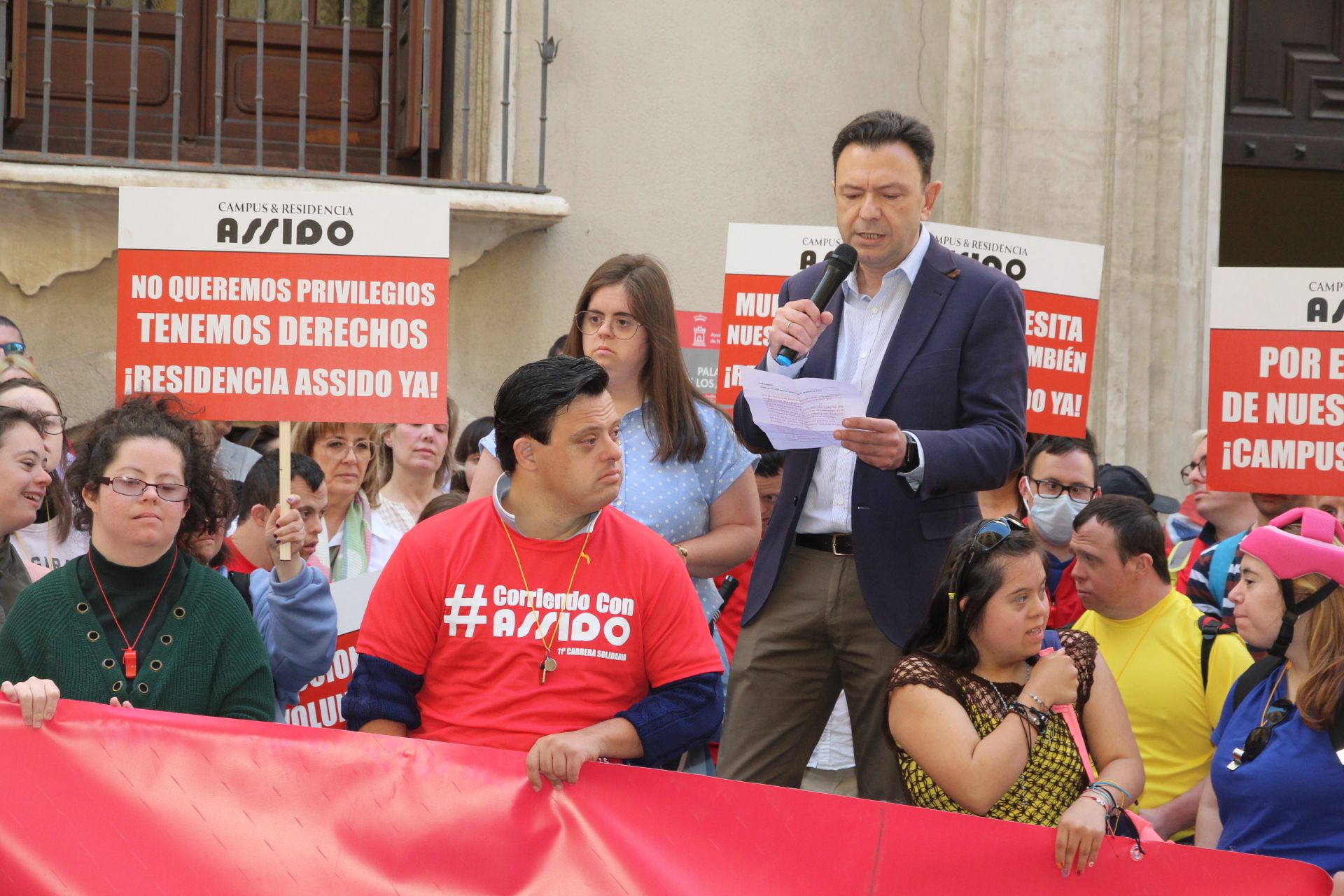 Concentración de Assido en Murcia ante la CHS