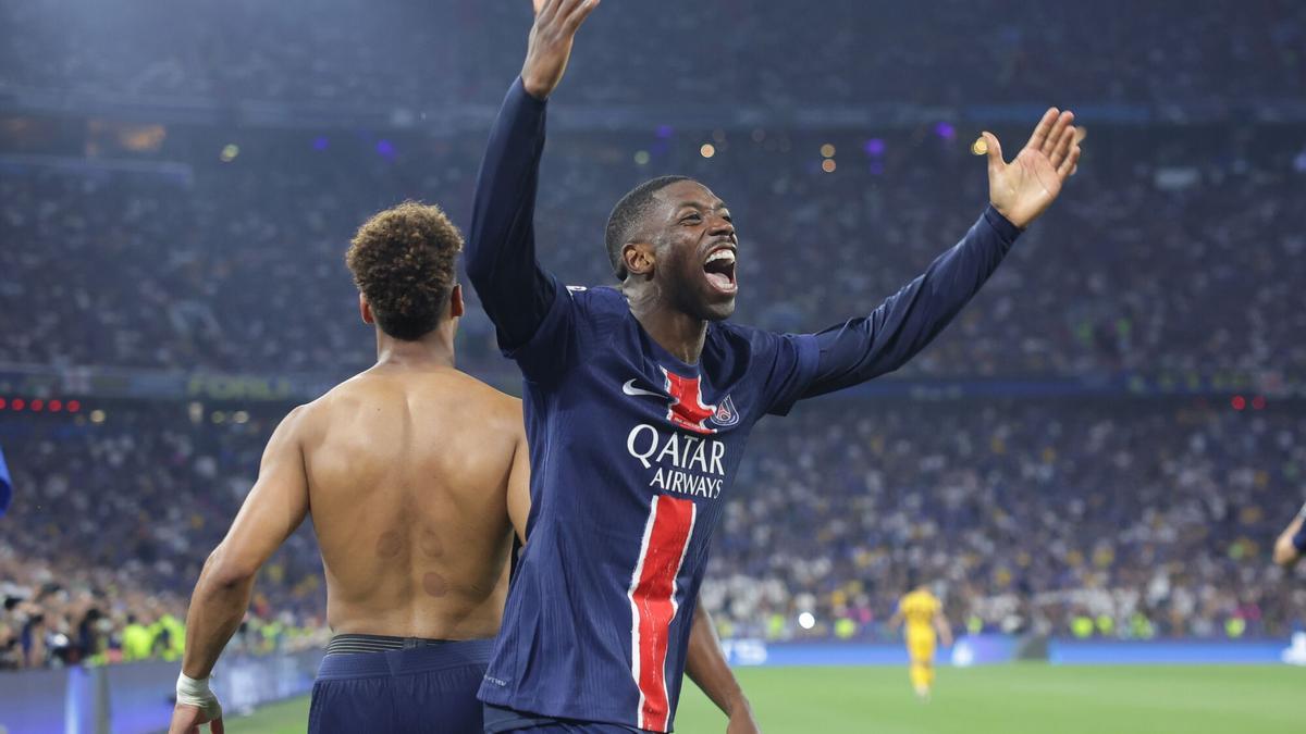 Munich (Germany), 31/05/2025.- Desire Doue (L) of PSG celebrates with team-mate Ousmane Dembele (R) after scoring the 3-0 goal during the UEFA Champions League final between Paris Saint-Germain and Internazionale Milano, in Munich, Germany 31 May 2025. (Liga de Campeones, Alemania) EFE/EPA/CHRISTOPHER NEUNDORF