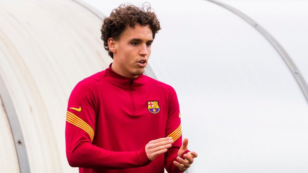 Jandro durante un entrenamiento con el Barça B