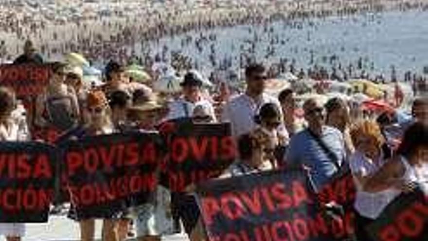 La protesta en Samil.  // J. Lores