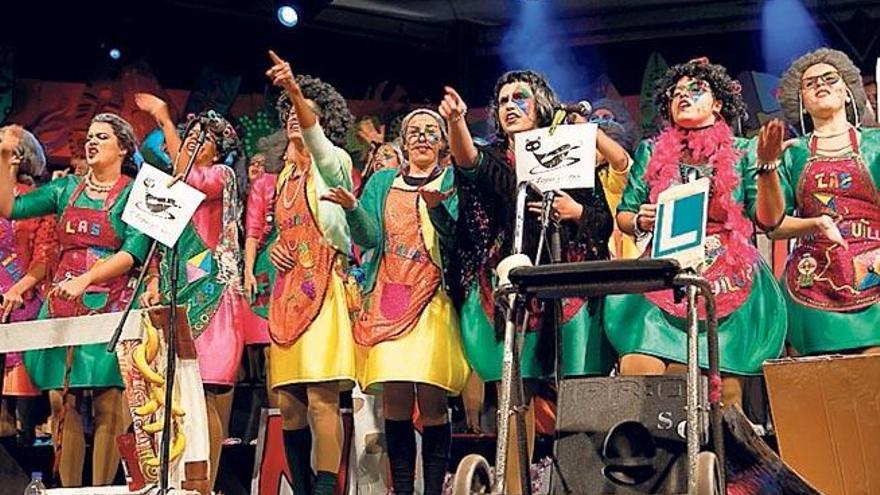 Las Charanguillas en el escenario de la plaza del Rosario de Agüimes.