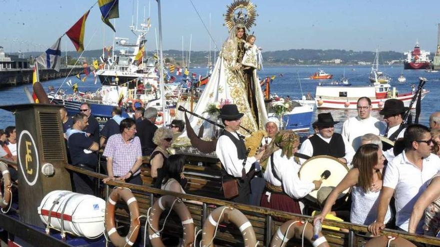 Calor y devoción conviven para rendir honor a la patrona del mar