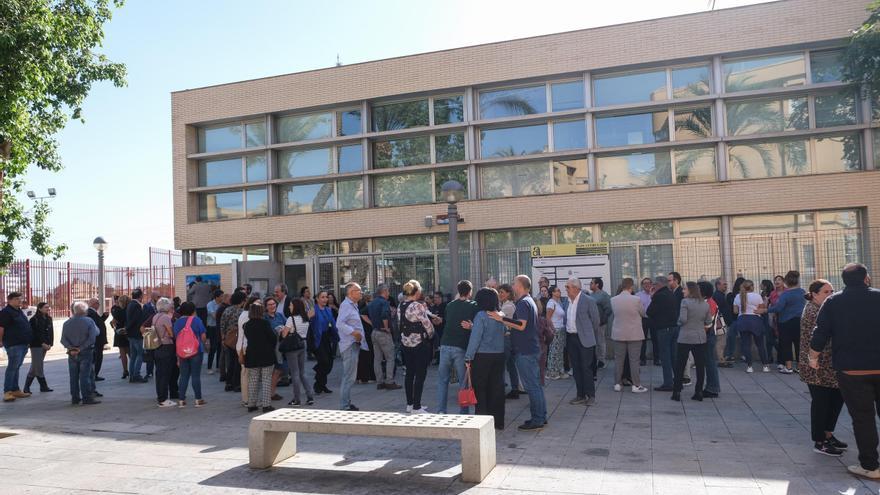 El Centro Social de Palmerales recibe el nombre de María del Carmen Martínez Romero, trabajadora social jubilada que desarrolló su labor durante cuatro décadas en el barrio