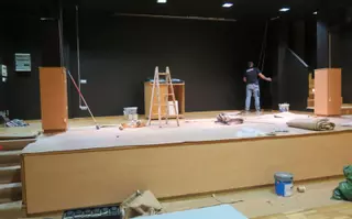 A Laracha ejecuta las obras de mejora del auditorio de la Casa de la Cultura