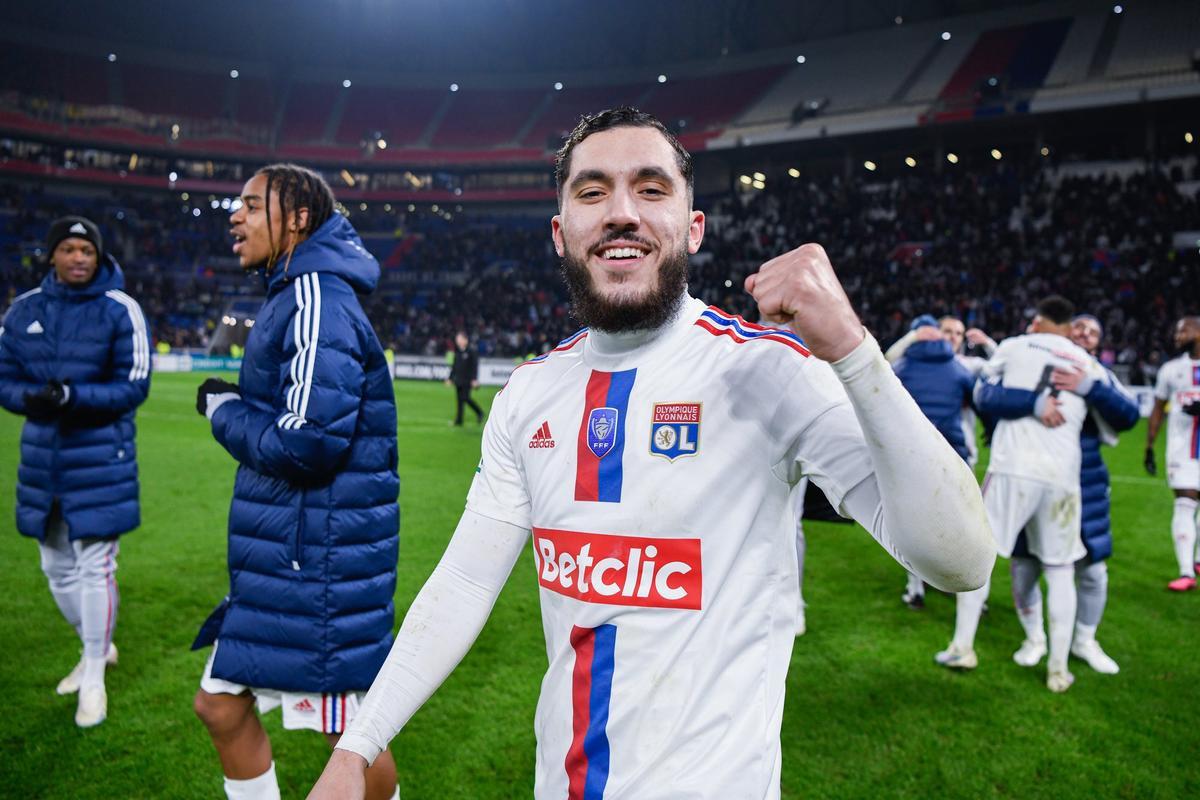 Rayan Cherki celebra una victoria del Olympique de Lyon