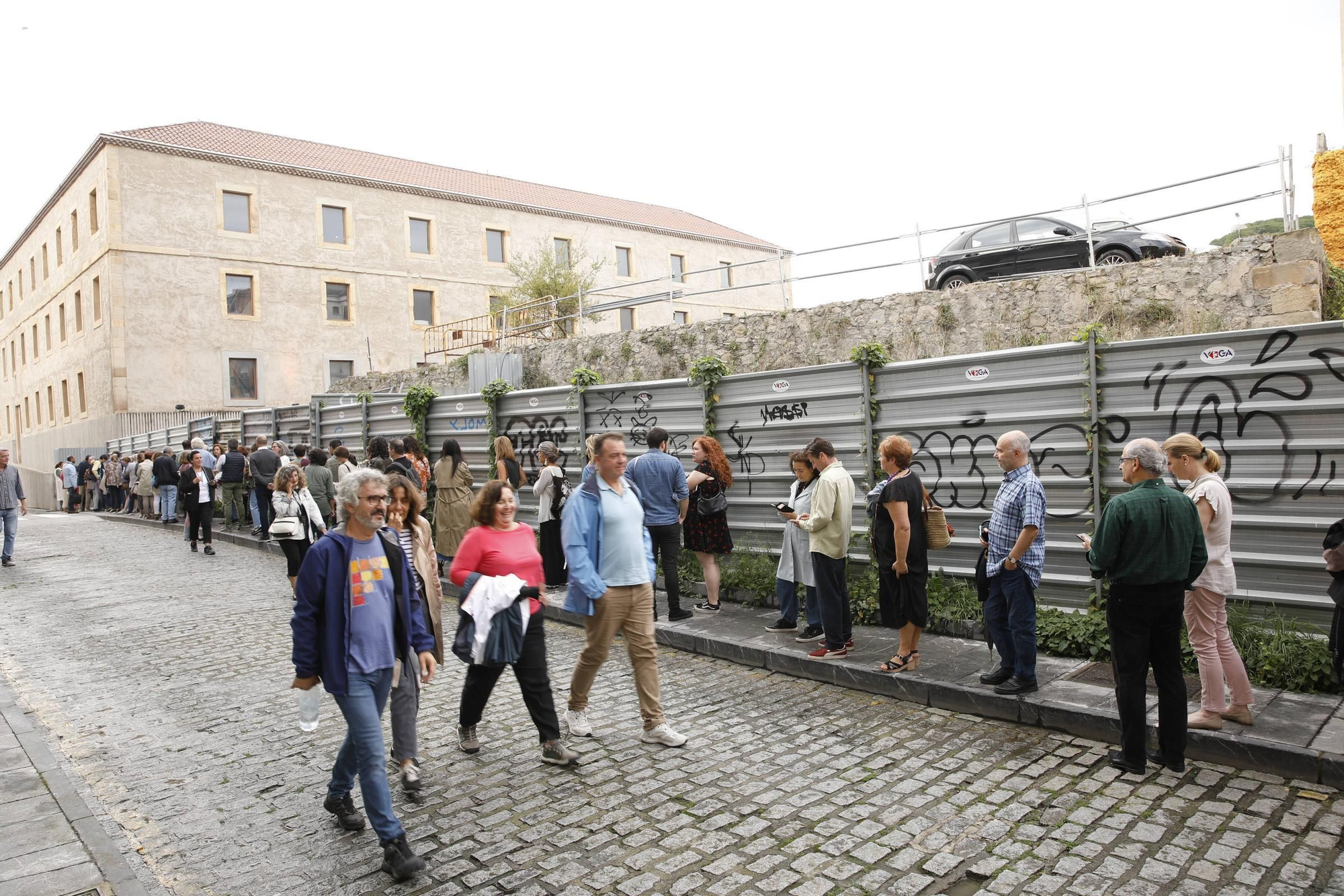 Mesa Redonda "¿De qué hablamos cuando hablamos de Murakami? Murakami en la orilla" en Edificio Tabacalera (Gijón)