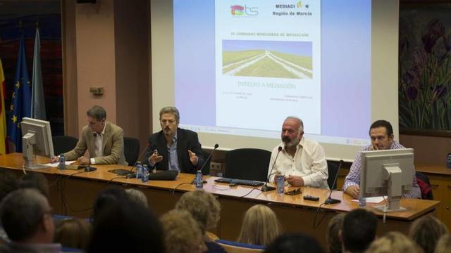 Un momento de la mesa redonda celebrada ayer.