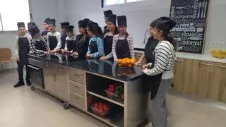 Un aula de escuela que es cocina: colegios de Xàbia, Catarroja y Peñiscola ponen en marcha el proyecto "Centres Cuiners"