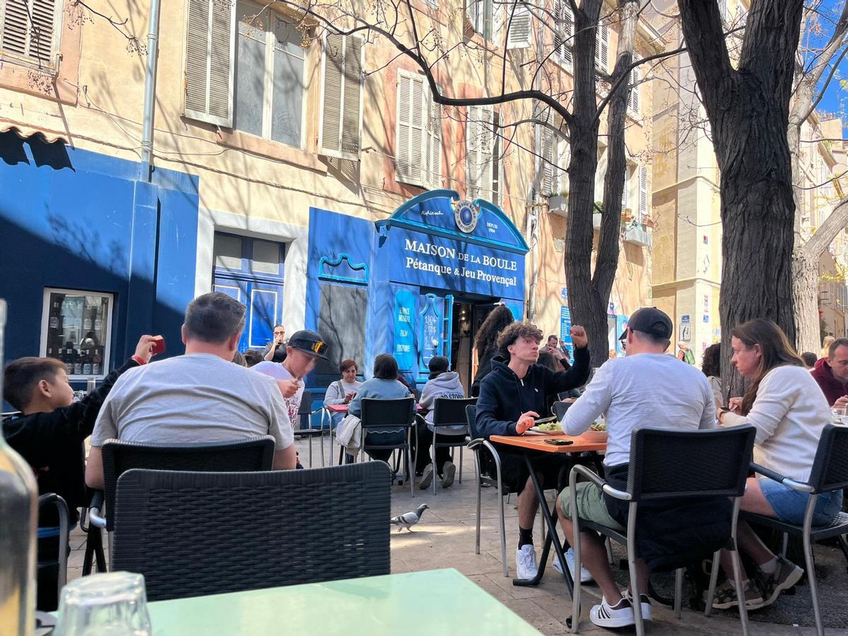 Terraza de bar en una zona turística de Marsella