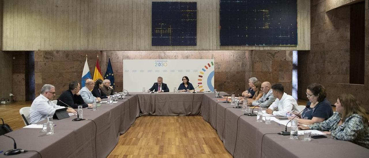 La reunión mantenido entre sindicatos y Gobierno de Canarias en septiembre.