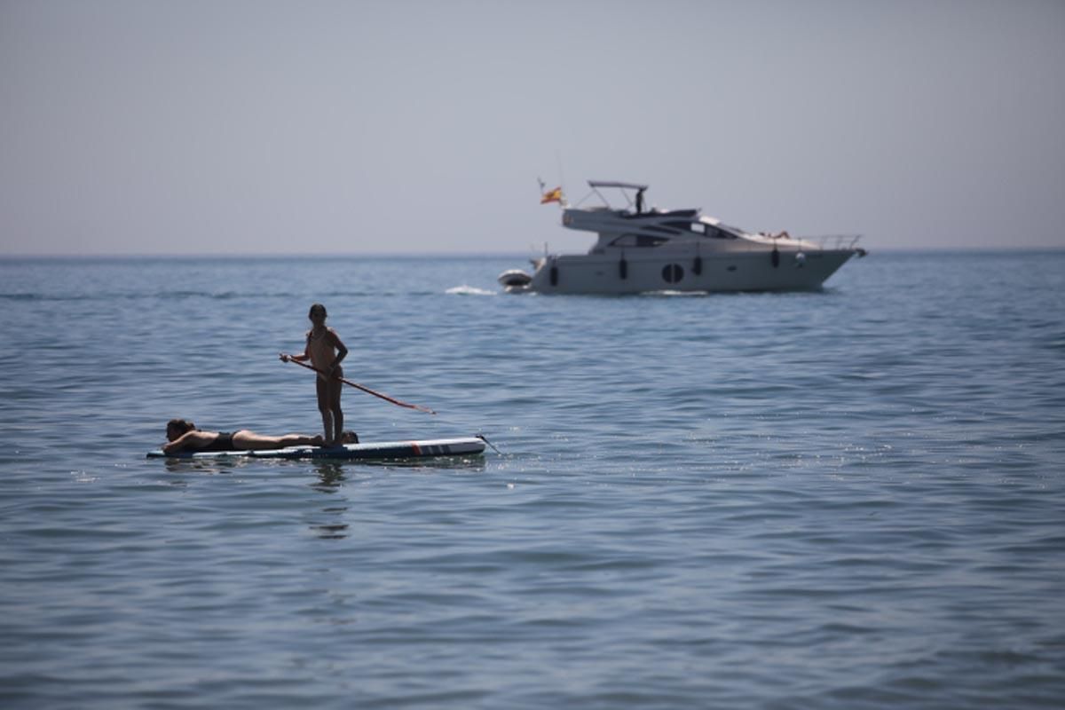 Los cordobeses regresan a las playas de Fuengirola ante la nueva normalidad