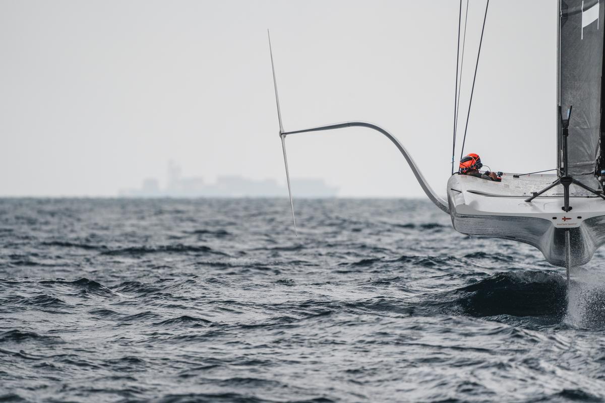 El equipo británico Ineos Britannia de la Copa América de vela ha comenzado a entrenar en Barcelona este 24 de julio.