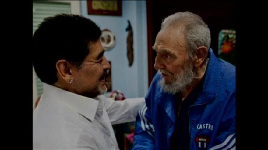 Maradona despide a Fidel Castro en Cuba