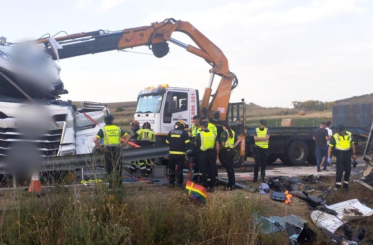 La Guardia Civil investiga el accidente mortal de Monfarracinos.