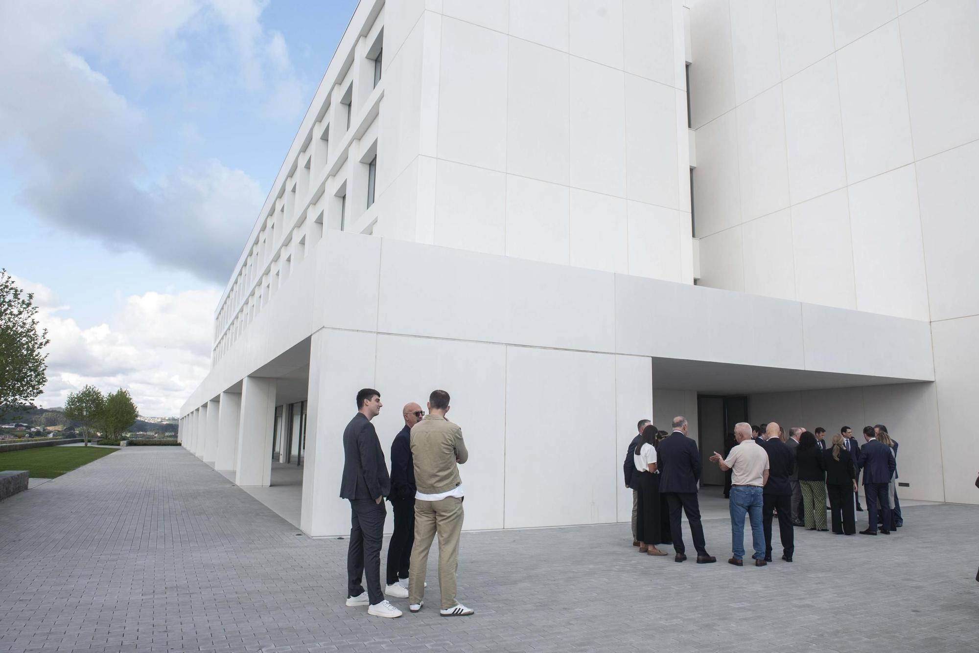 Visita a la nueva residencia de mayores de Eirís financiada por la Fundación Amancio Ortega