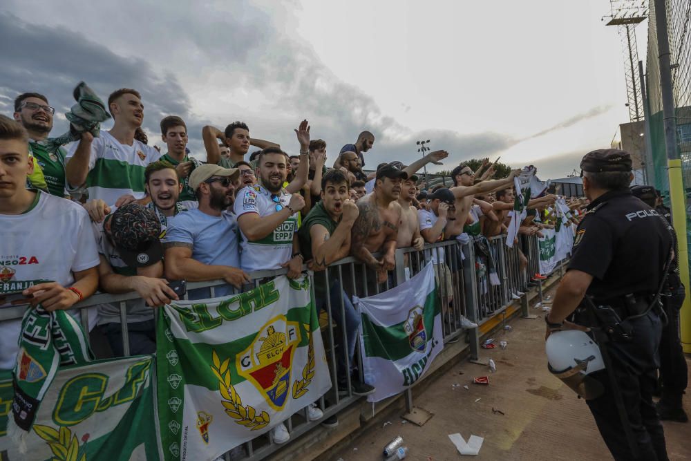 Ascenso Elche CF: imágenes del partido ante el Villarreal B y fiesta sobre el césped