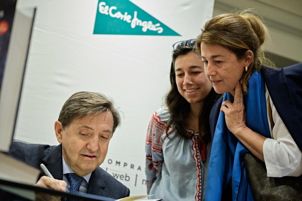 Losantos firma su último libro en Tenerife