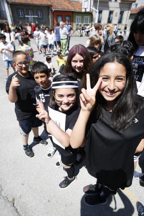 Los alumnos de La Vallina bailan zumba solidaria y en La Canal juegan a ser olímpicos