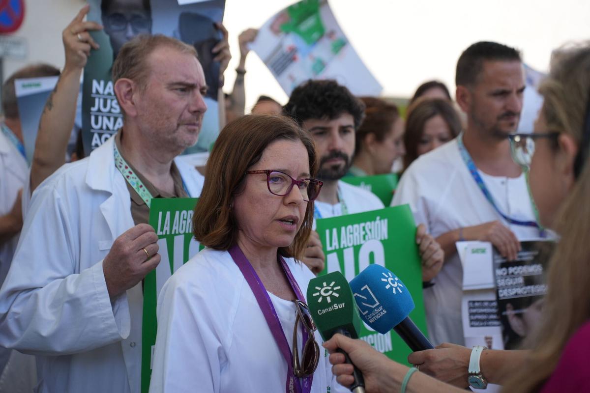 Córdoba.11.00 Satse ha convocado una concentración silenciosa en la entrada de las Urgencias de Adultos del Hospital Reina Sofía por las agresiones