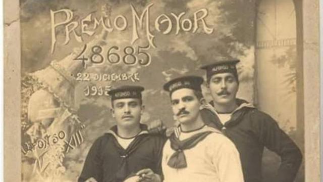 La fotografía de tres de los premiados con Arturo Iglesias a la derecha.