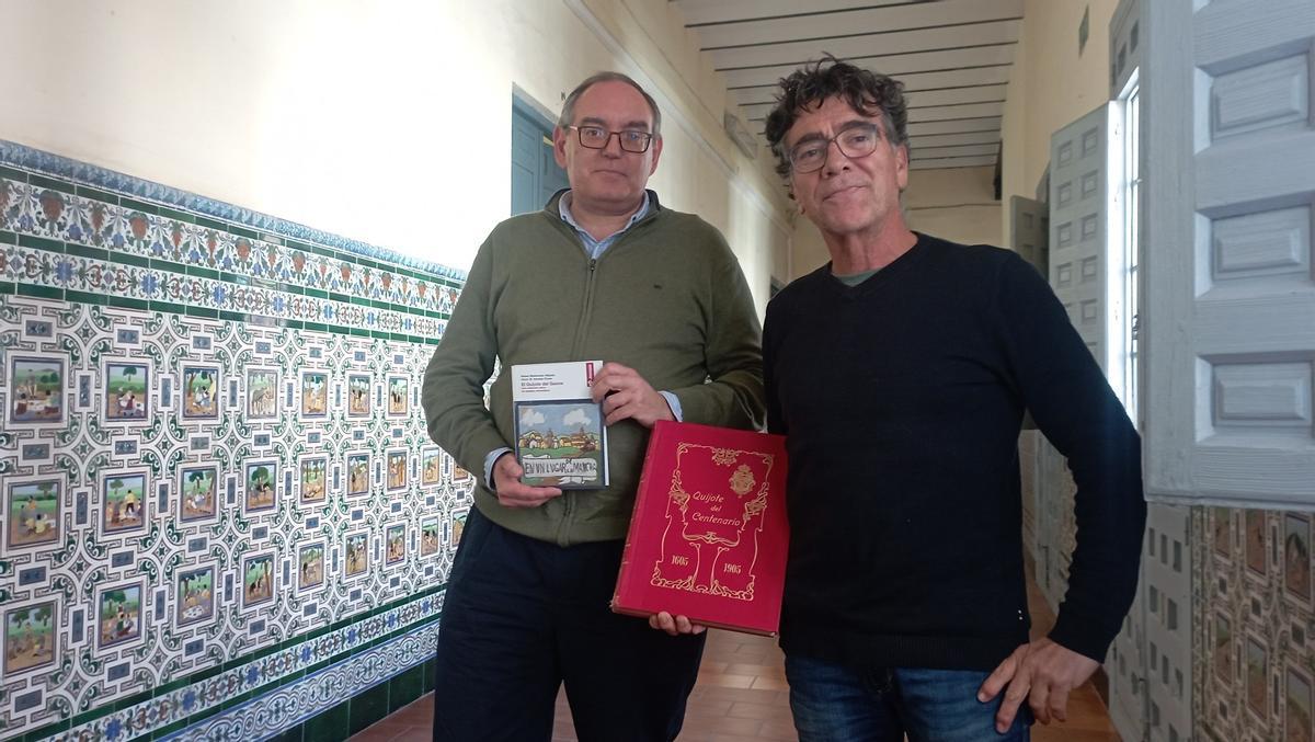 Víctor Heredia, con la nueva obra sobre los azulejos cervantinos del Gaona, y Rafael Maldonado, con un tomo del ‘Quijote del Centenario’ (1905).