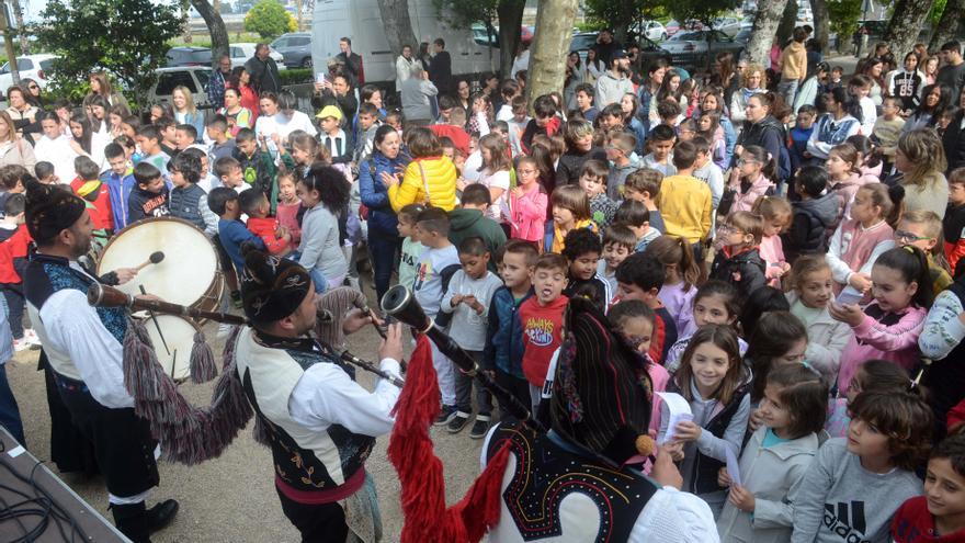 Cambados festexa o galego con música, cancións e poemas