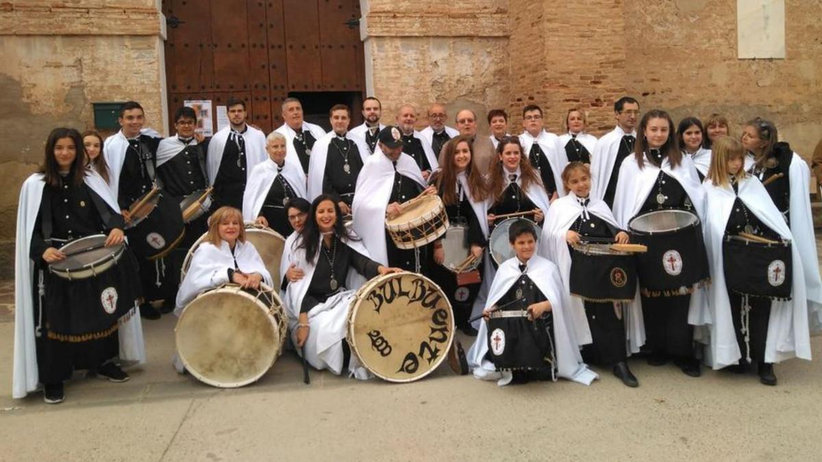 Los cofrades esperaban el momento de volver a procesionar.