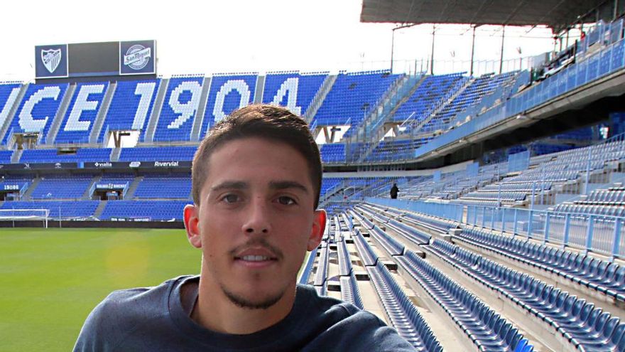 Pablo Fornals, en una sesión fotográfica para La Opinión en La Rosaleda.