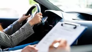 Adiós a sacarse el permiso de conducir a los 18 años: la inesperada norma de la DGT que cambia la edad