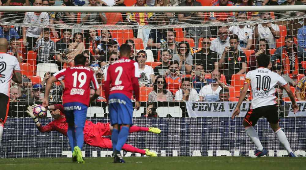 El partido entre el Valencia y el Sporting, en imágenes