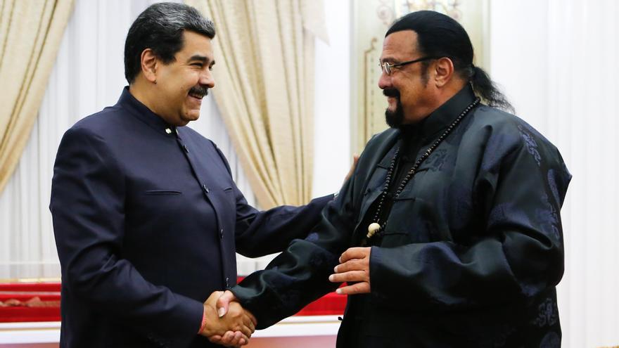 Steven Seagal visita a Nicolás Maduro en Venezuela como representante de Rusia