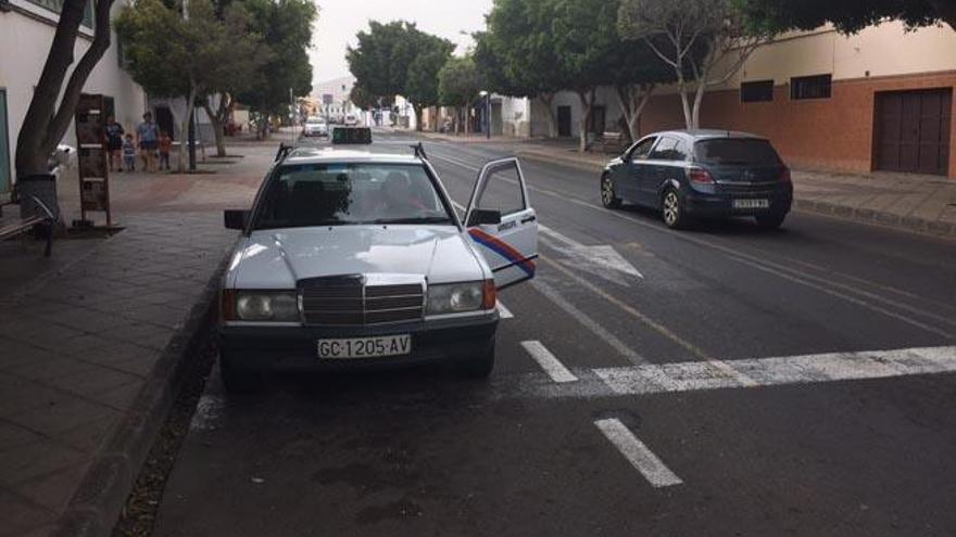 Parada en la que el taxista cogió a los tres jóvenes anoche en Arrecife