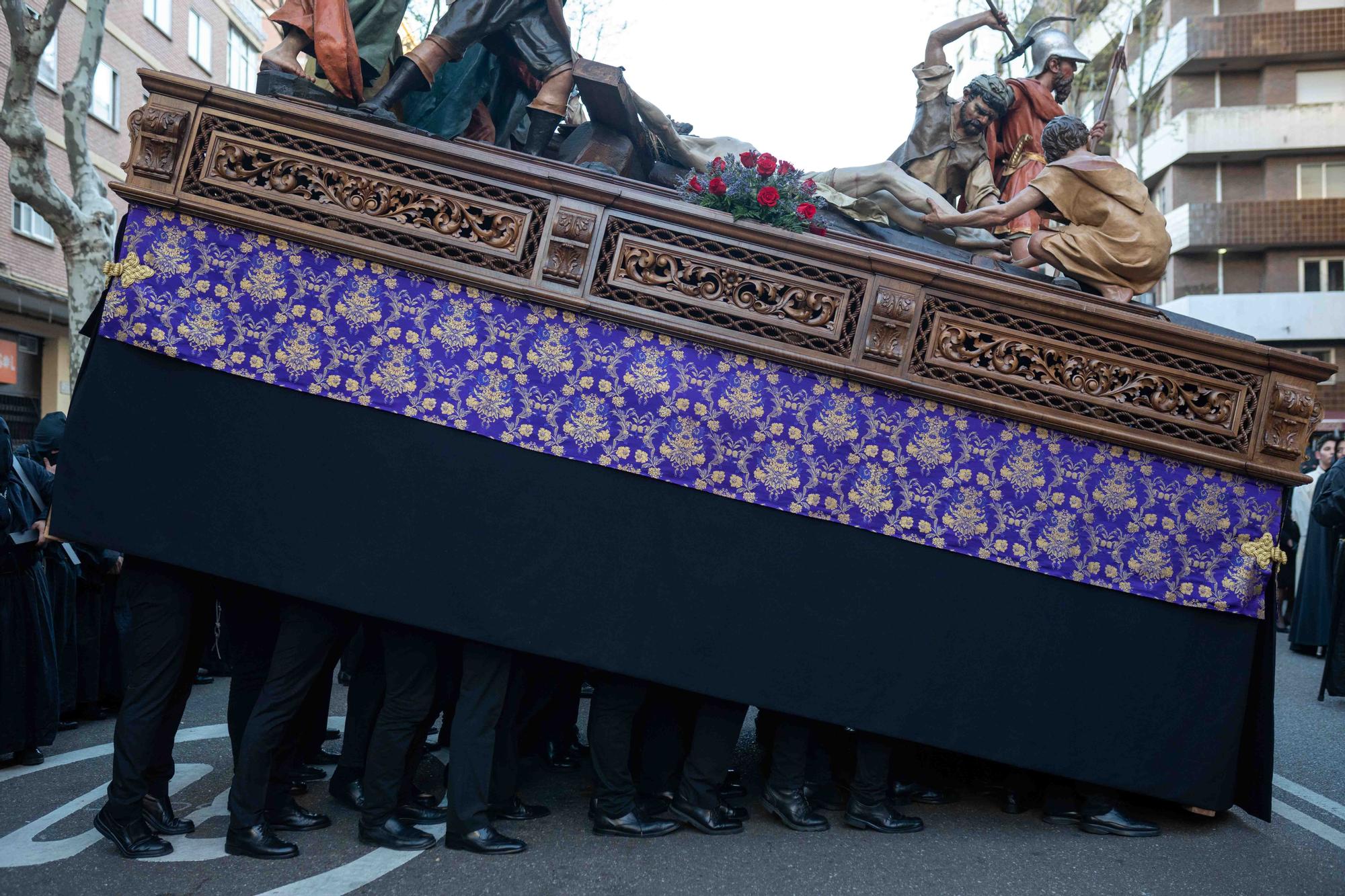 GALERÍA | La salida de Jesús Nazareno y las tradicionales sopas de ajo, en imágenes