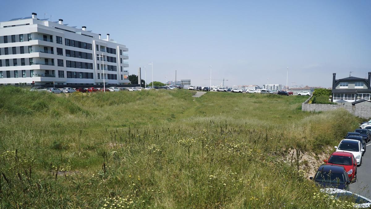 Terreno de Eirís donde está previsto el centro de Proxecto Home en A Coruña.