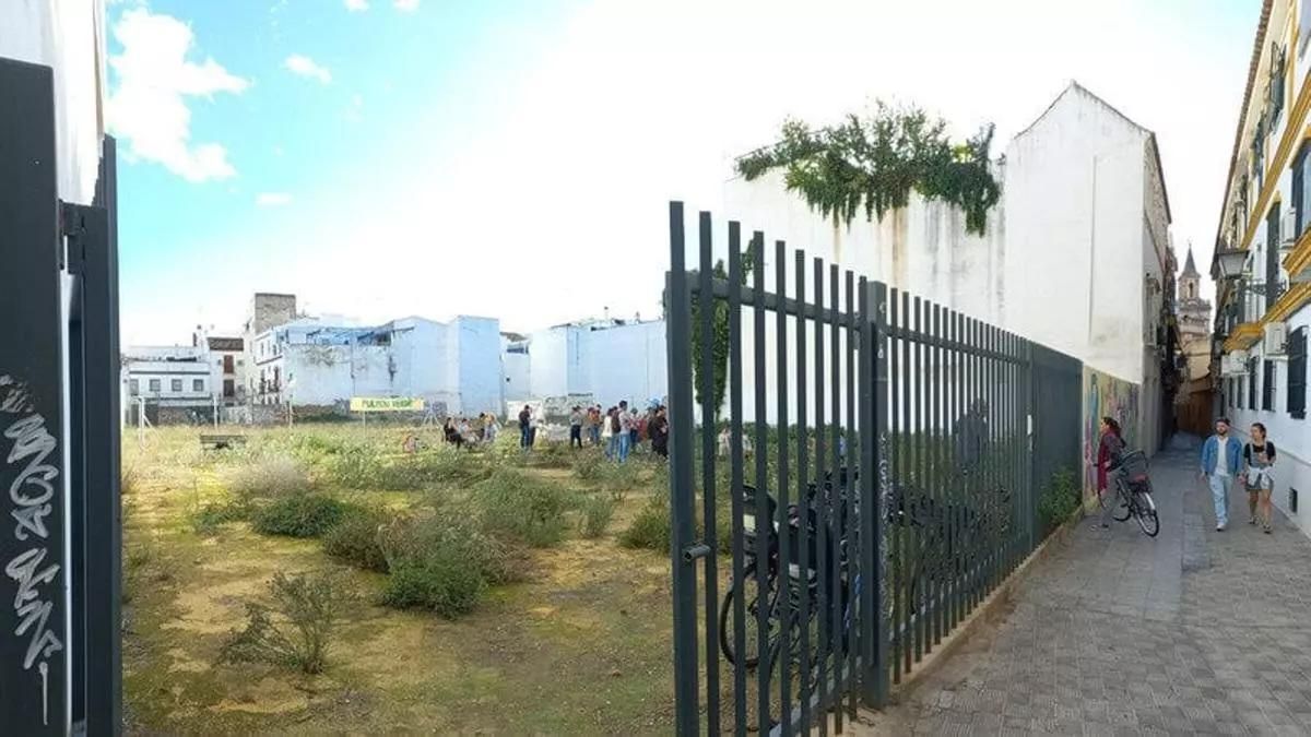 Parcela entre las calles Arrayán y Divina Pastora.